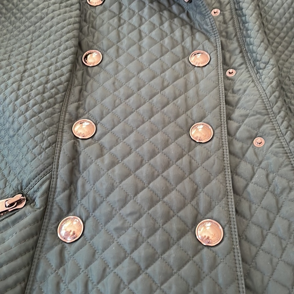 Stunning quilted Burberry jacket bought from Burberry store. - Picture 9 of 12